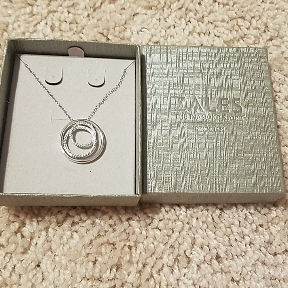 Zales 3 Circle Pendant